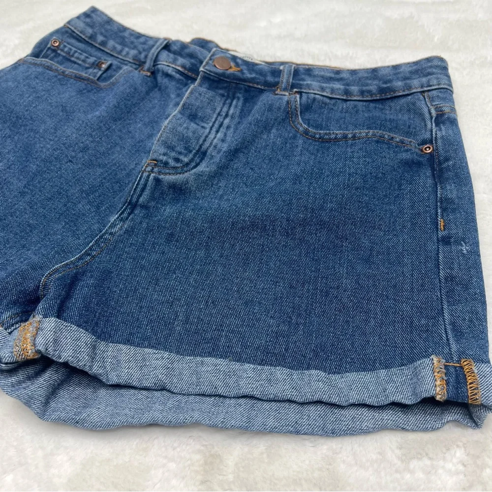 FOREVER 21 LOS ANGELES High Rise Jean Shorts Cuff Hem Medium Wash Size 31